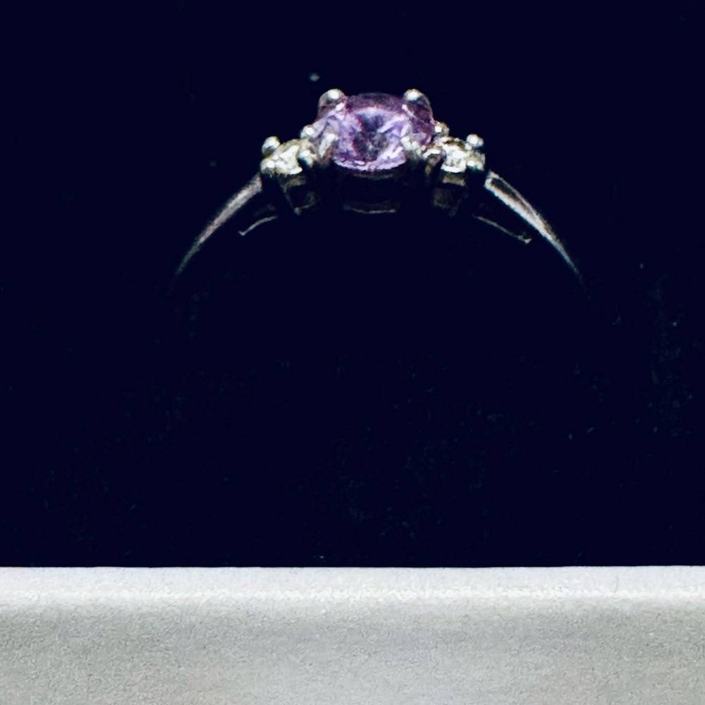 New petite Tanzanite Ring .29 ct center CZ accents Sterling silver .925 size 8￼